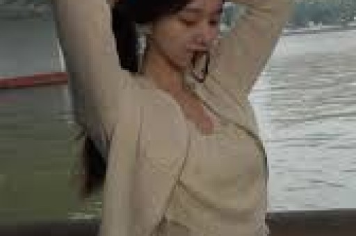 炸裂！司晓迪凌晨甩黑色吊带美照评论区从吃瓜到吐槽吵翻了天